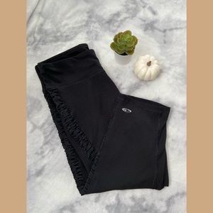2/$16 Black Cropped Leggings w/ Ruffle Side Leg🖤